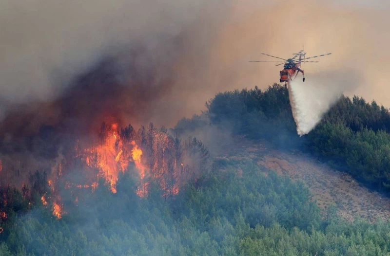 Φούντωσε η φωτιά στη Μεσσηνία: Εκκενώνονται χωριά – Απειλείται το Διαβολίτσι – Απεγκλωβίστηκαν πολίτες